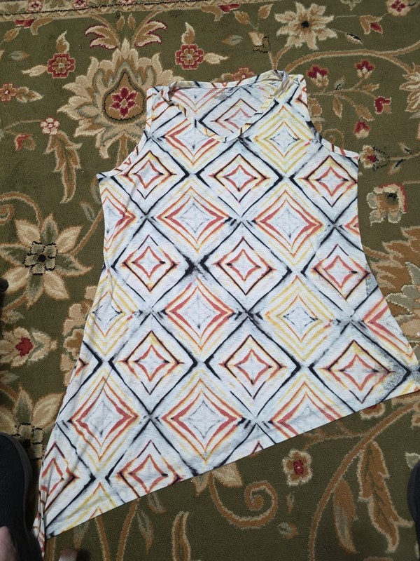 Ladies Sz 14-16 Diamond Patterned Colorful Top, Longer On One Side, Sleeveless