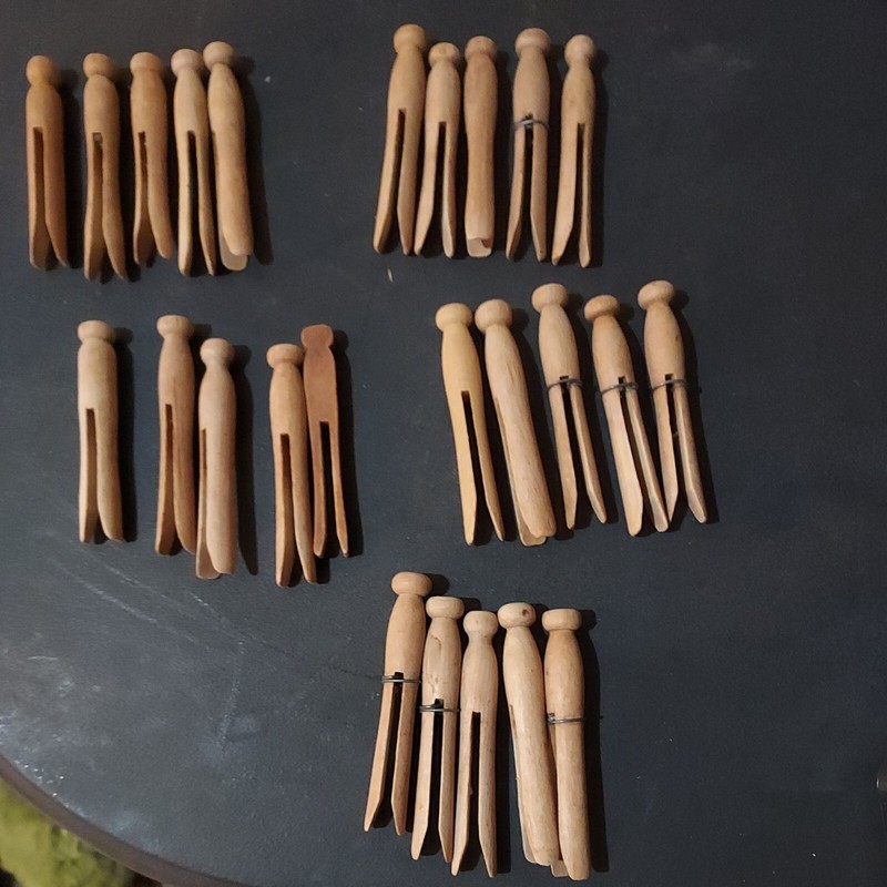 Lot Of 25 Assorted Vintage/ Antique  Wooden Clothes Pins Rounded Flat Wood 4"