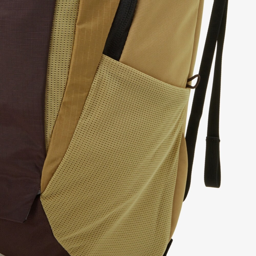 New THE NORTH FACE BASIN 24 Liter HIKING BACKPACK LIGHT BROWN