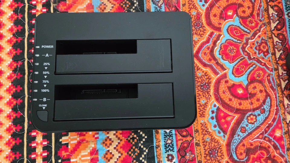 Inateck 2.5" & 3.5" SATA HDD/SSD 2-Bay Type C docking/cloning Station, FD2002C - Image 3 of 4