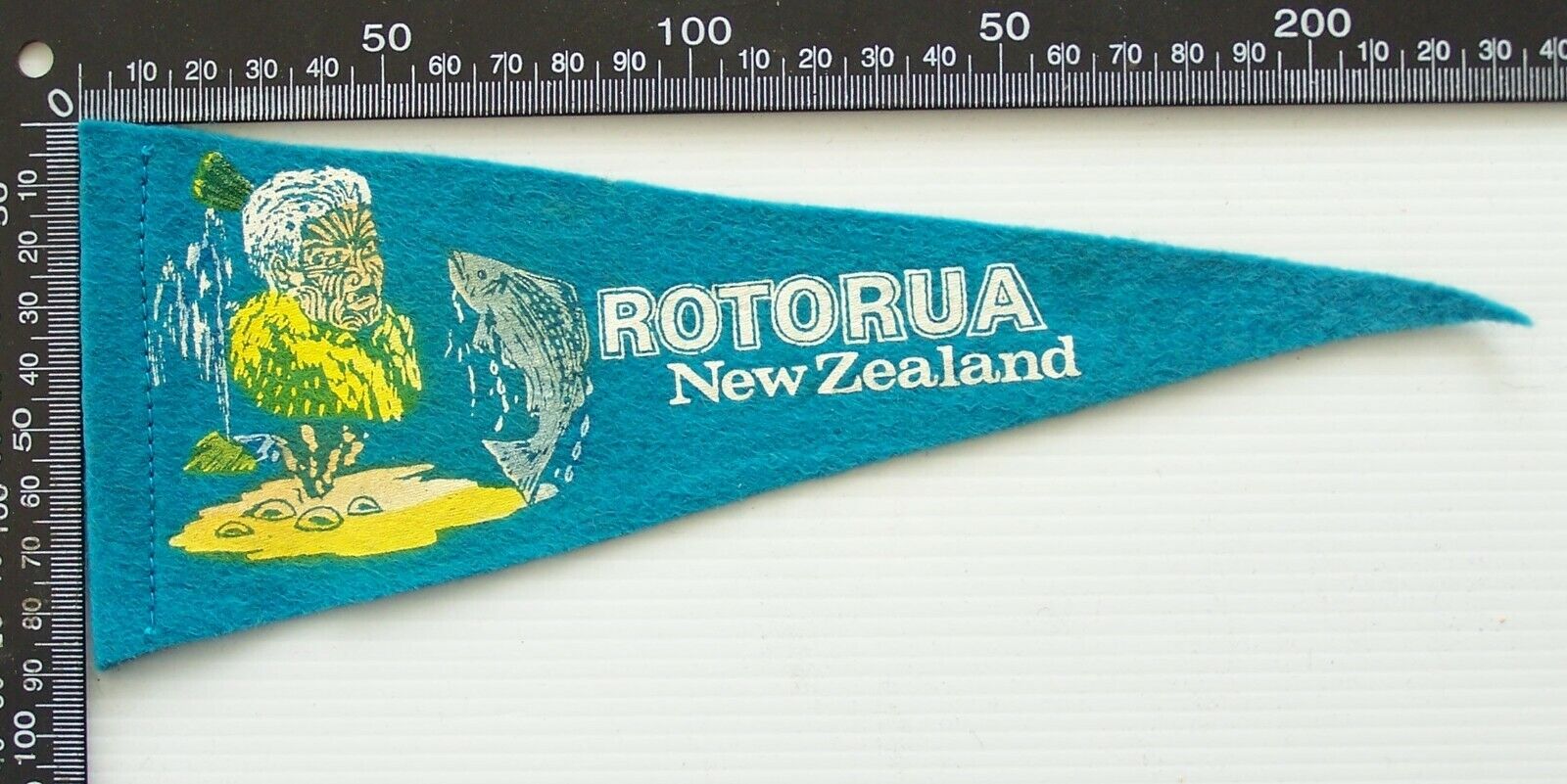 VINTAGE ROTORUA NEW ZEALAND SOUVENIR PENNANT FELT CLOTH WALL FLAG