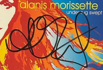 ALANIS MORRISSETTE - SIGNED CD - UNDER RUG SWEPT - 2002 TOUR kw cd