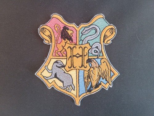 NU Stickerei Harry Potter Hogwarts Familie Wappen Pin Tasche Pin Trading Collections - Bild 2 von 10