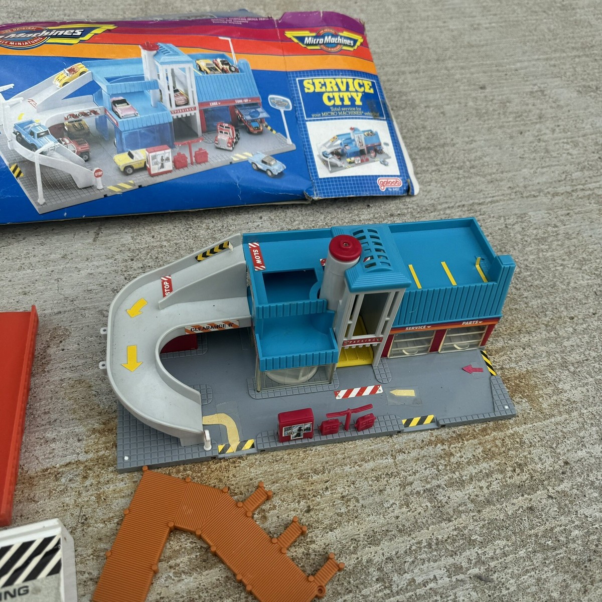 Galoob 1988 Micro Machines Super City Toolbox Playset W/box 95