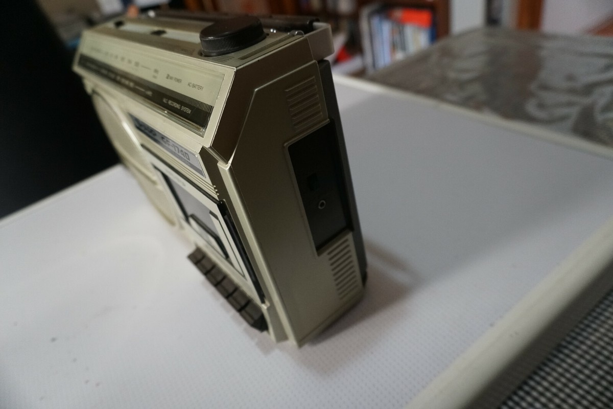 Radio cassette vintage Sharp GF-1740 – fonctionnelle - Photo, audio & vidéo