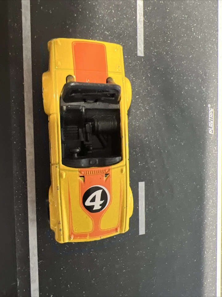 ROADSTER HOT WHEELS TRIUMPH TR6 LARANJA CLARO  - Imagem 2 de 4