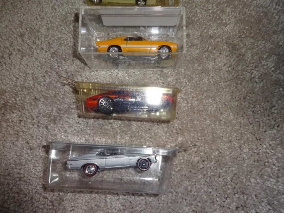 LARGE VINTAGE ORIGINAL LOT 17 DIECAST TRUCKS CARS MOTORCYCLE MATCHBOX HOT WHEELS - Image 4 of 4