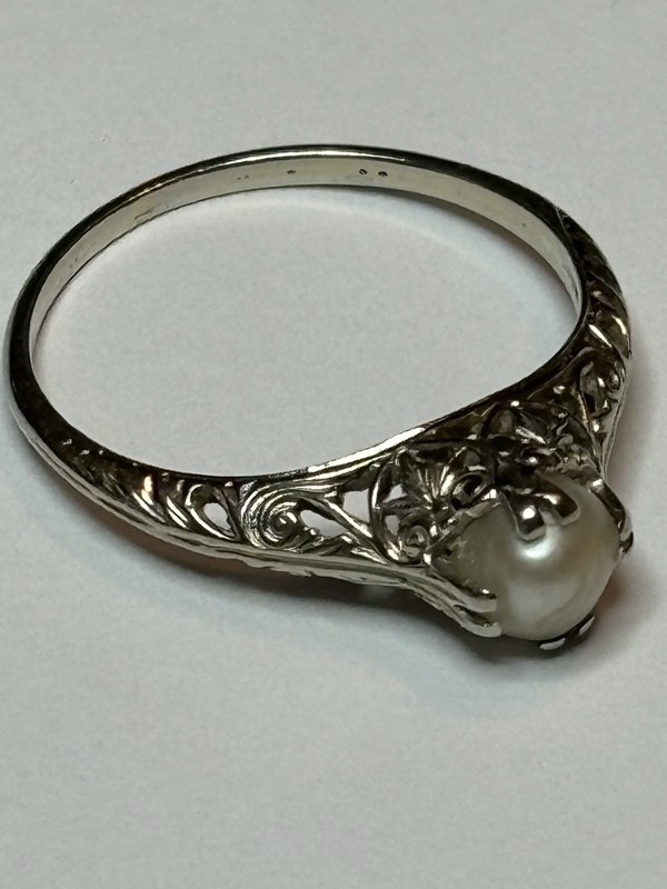 18k White Gold Pearl Filigree Ring Vintage Art Deco Style Approx. Size 6.5