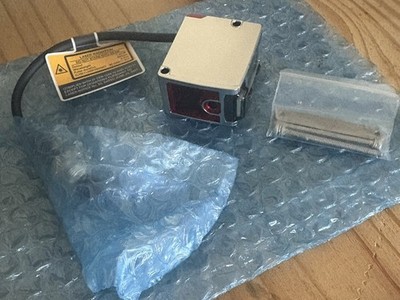 KEYENCE LR-TB2000C 20-30VDC with mounting bracket and 2 bolts nnb Free Shipping 