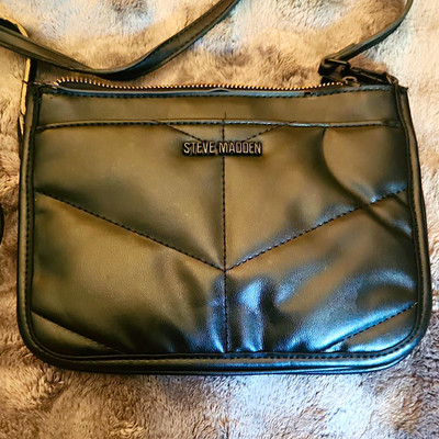 Steve Madden Black Quilted Crossbody Bag Zip, Small Logo, Gold Hardware
