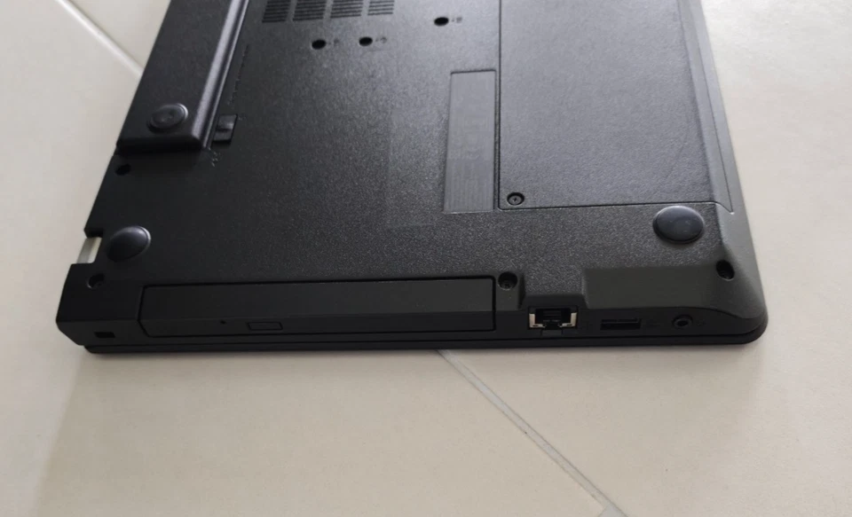 Lenovo ThinkPad E570 · i5-7200U · 8GB · 180GB, Foto 3 von 5