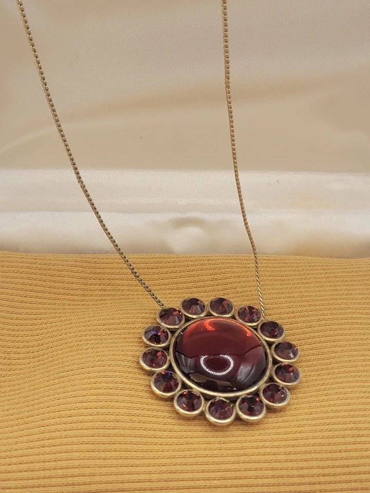 Pingente de corrente vintage peregrino tom dourado reluzente cabouchon cristais vermelhos flor - Imagem 4 de 4