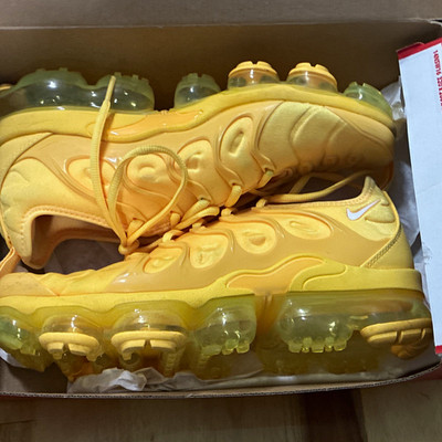Nike Air VaporMax Plus Low Top Mesh Lace-Up Sneakers Yellow Solid Unisex