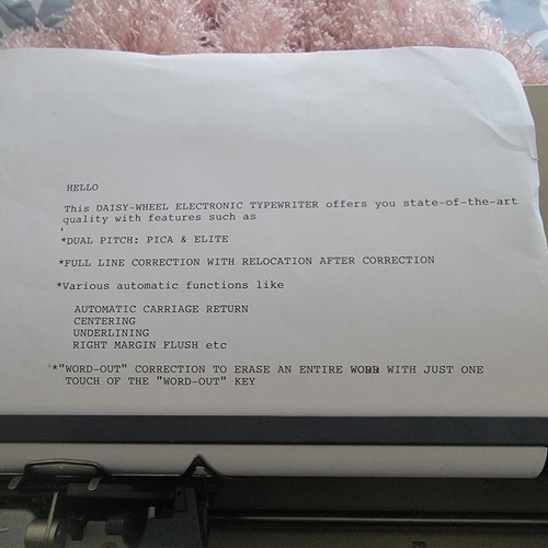 Brother Correctronic 320 Electronic Portable Typewriter w/Cover - Tested Working - Picture 2 of 11