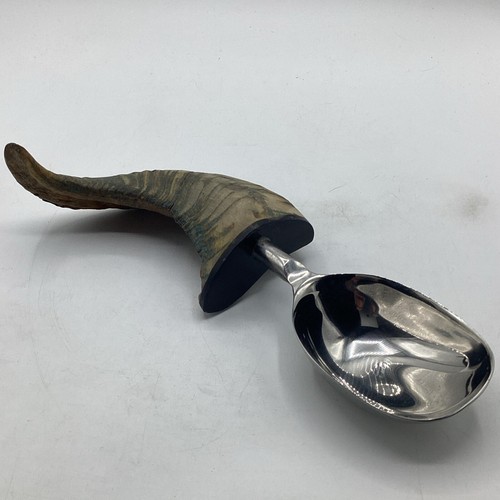 Godinger Silver Co. 5”x5” Curved Animal Horn Handled Large Serving Spoon - Picture 1 of 9