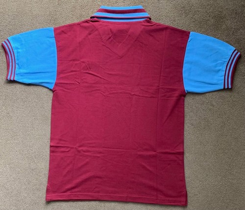 ASTON VILLA 1982 HOME FOOTBALL SHIRT SIGNED BY 14 PLAYERS Gary Shaw, Peter Withe - Picture 4 of 4