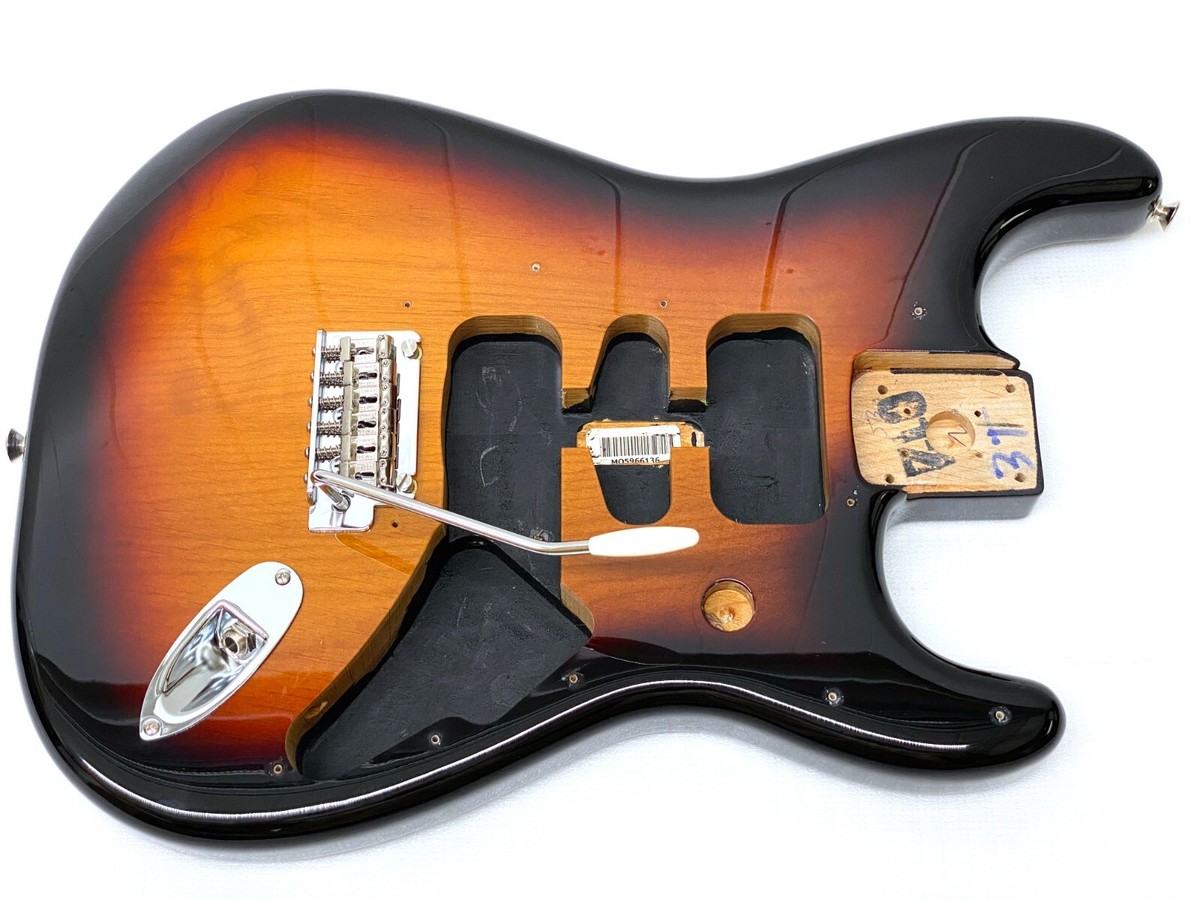 ギター Stratocaster body MIM Genuine Fender FULL THICKNESS ALDER STRAT BODY 3 Tone