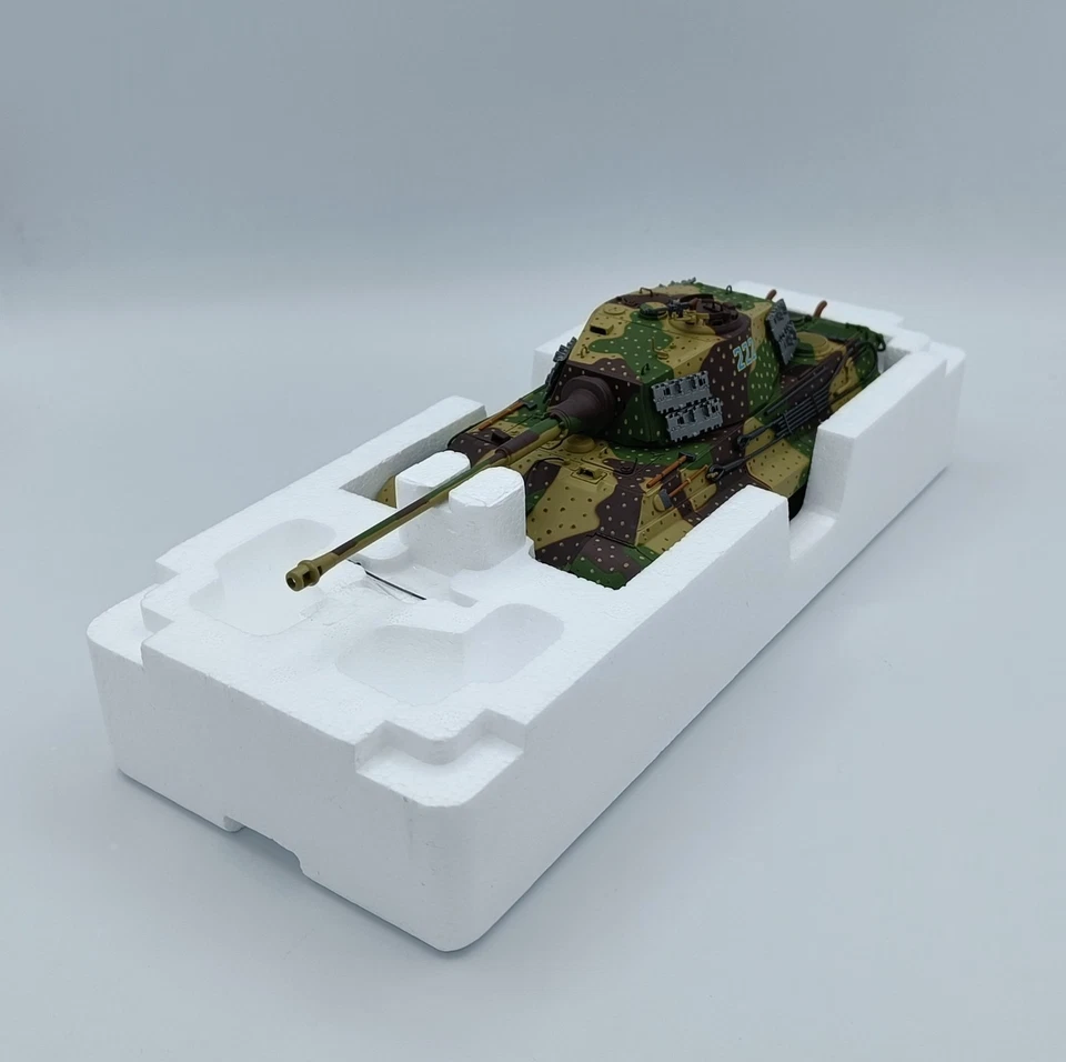 MINICHAMPS 350013000 - Panzer VI Tiger II, 2.s.SS-PzAbt. 501 - 1/35 Model - Immagine 2 di 4