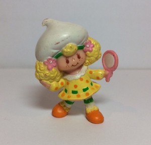 strawberry shortcake miniature figures