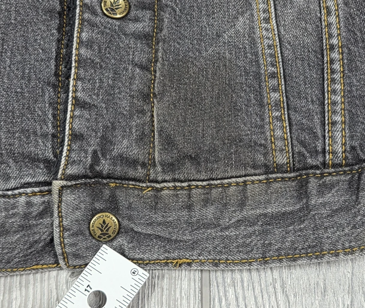 Chubbies Men's Fade Gray Denim Sherpa Black Lined Trucker Jacket Pockets Size M - product detail image 21