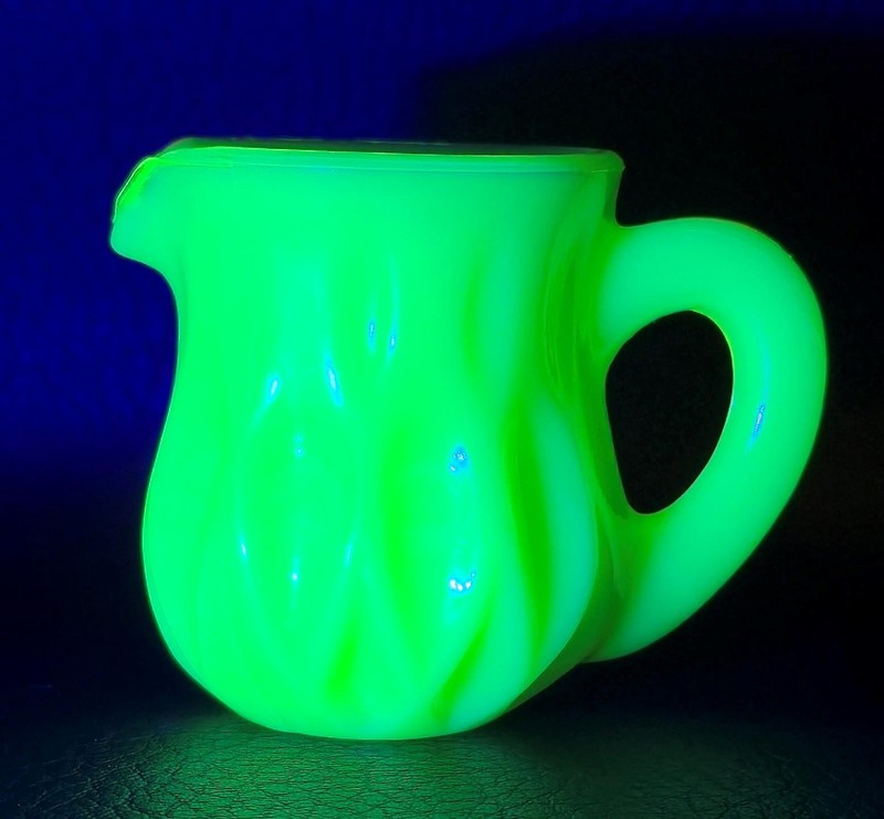 Boyd's Crystal Art Glass MINI PITCHER #18 LEMON ICE Glows NOS