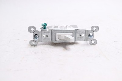 Pass & Seymour TradeMaster Grounding Toggle Switch 15Amp 120V White 660-WG