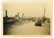 Orig. Foto Pkw Lieferwagen mit Wappen in zerstörtes WITEBSK Weissrussland 1941