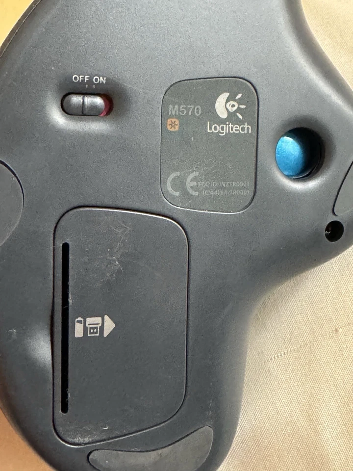 Mouse ergonomico Logitech M570 wireless trackball sfera blu con dongle ricevitore USB - Immagine 3 di 4