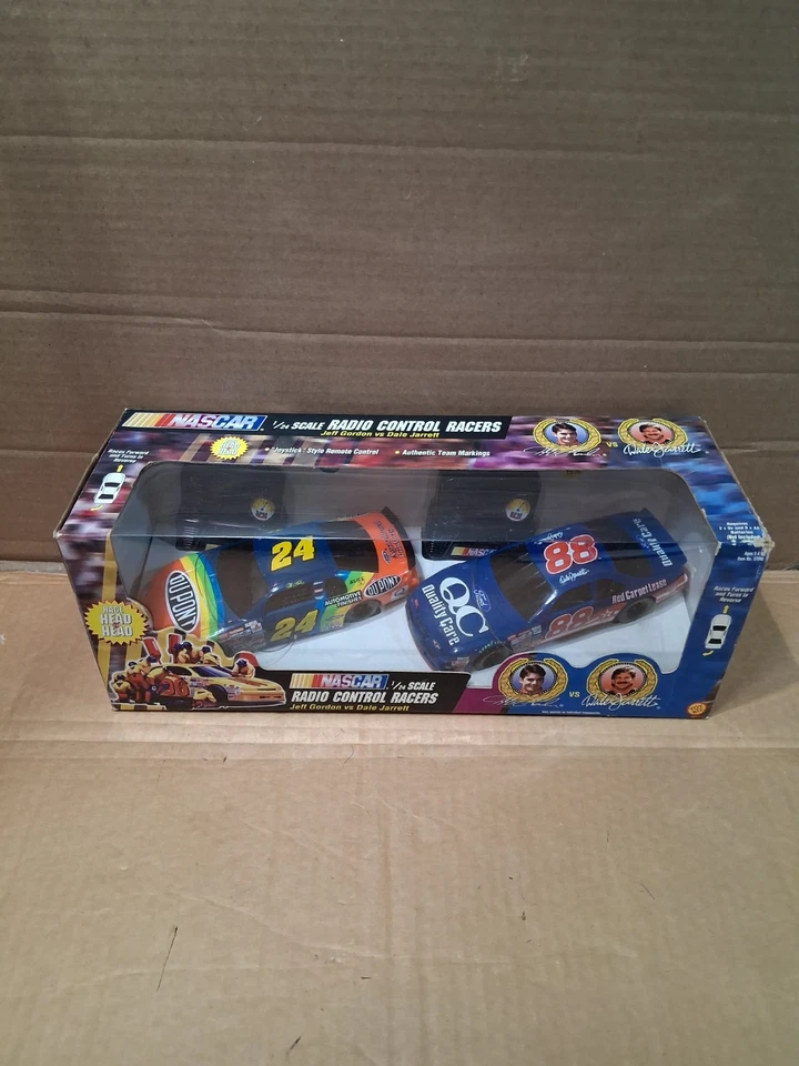 Juego de autos de radiocontrol NASCAR 1997 Jeff Gordon #24 & Dale Jarrett #88 1/24 Foto 2 de 4