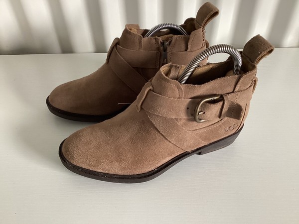 ugg suede short boots 38 eu non slip   buy 4 + post FREE