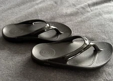 Women’s Oofos Oolala Slides, Size 8