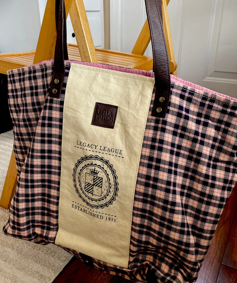 Nuevo con etiquetas Bolso de Mano Skyler Ancho Cartera - Rosa Azul - Legacy League - Premium Bella Taylor Foto 2 de 4