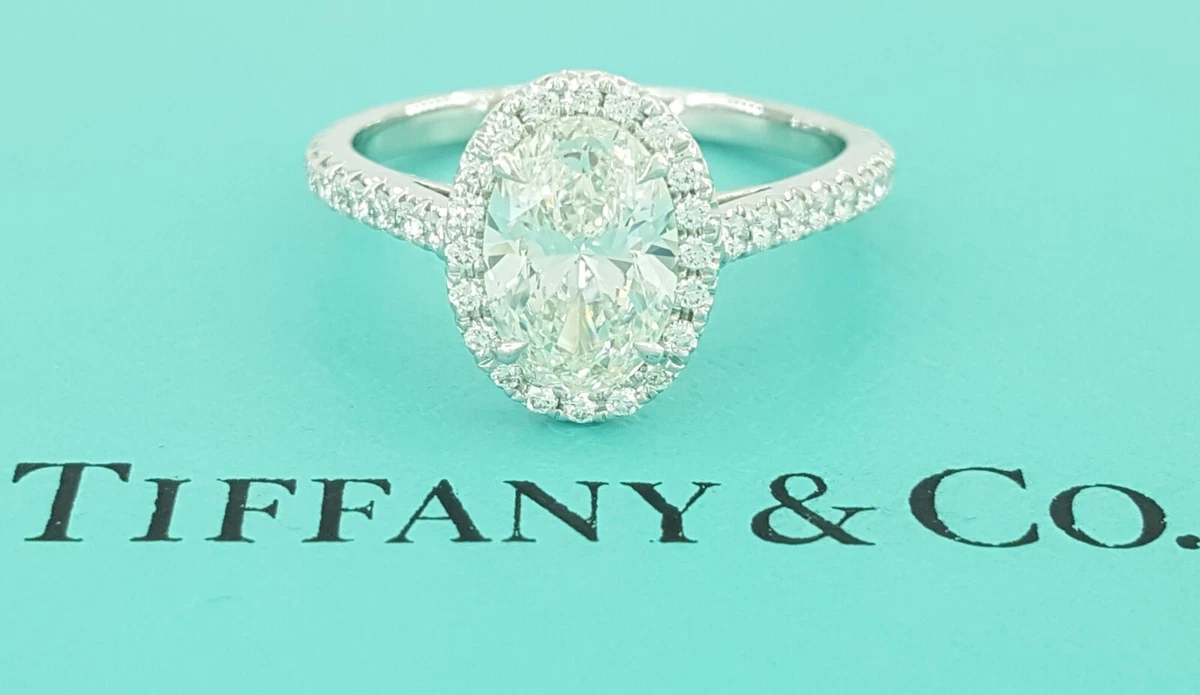 Pear shaped diamond ring hotsell tiffany