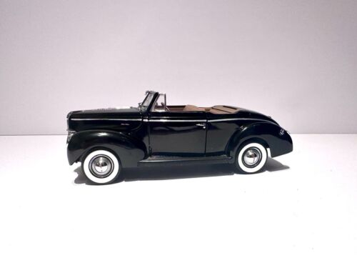 Danbury Mint 1:24 Die Cast Replica 1940 Ford Deluxe Convertible READ DESC. - Picture 1 of 16