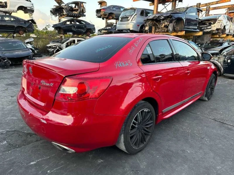 Rocker Panel Molding Driver Left Side 2011 12 13 Suzuki Kizashi Foto 3 de 4