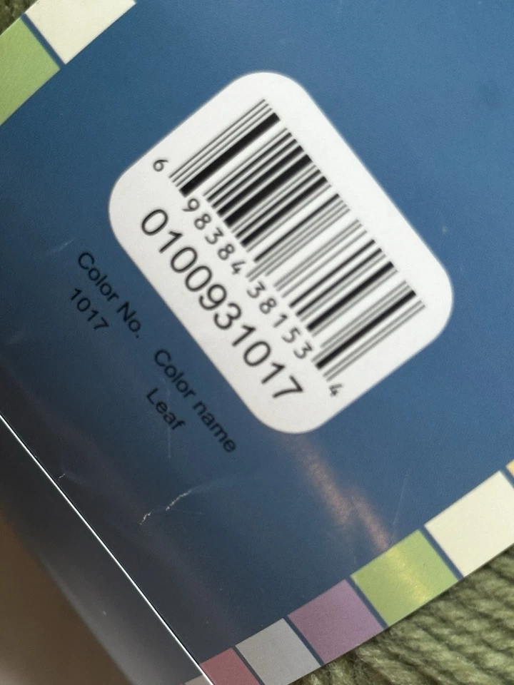 Lot Of 2 Herrschners Worsted Yarn Balls White & Green 8 oz/489 yd.READ - Image 3 of 4