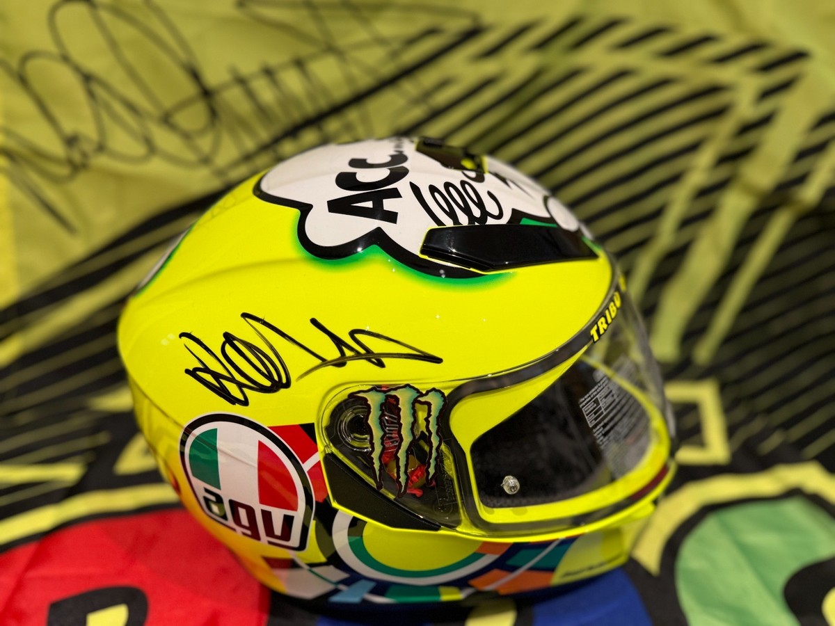 Valentino Rossi signed Helmet AGV K-3 SV Rossi Misano 2011 
