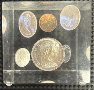 1966 Canada 6 Coins Set Lucite Acrylic Cube Queen Elizabeth II Paperweight