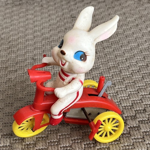 Triciclo coniglietto pasquale vintage bici avvolgibile giocattolo plastica Giappone non funzionante - Foto 2 di 8