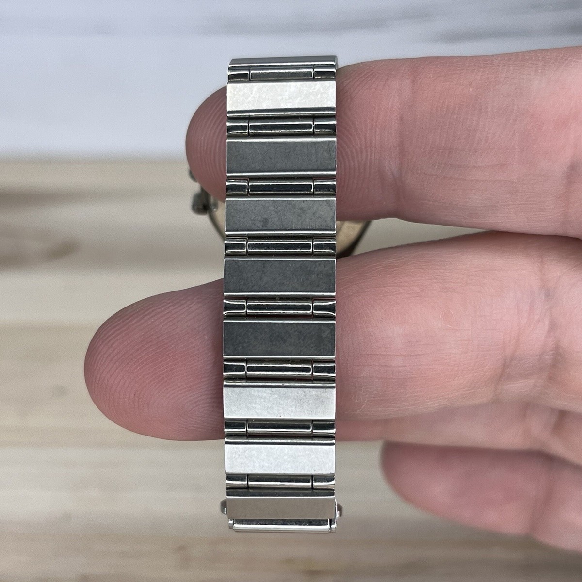 Authentic OMAX Quartz Men's Wristwatch Japan 1067 NEW BATTERY RUNS