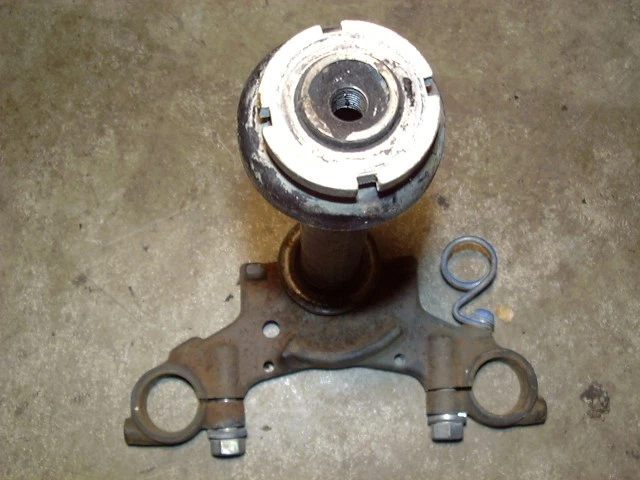 78 1978 Suzuki DS80 DS 80 Dirt Bike Motorcycle Lower Triple Tree Fork Mount Foto 2 de 2