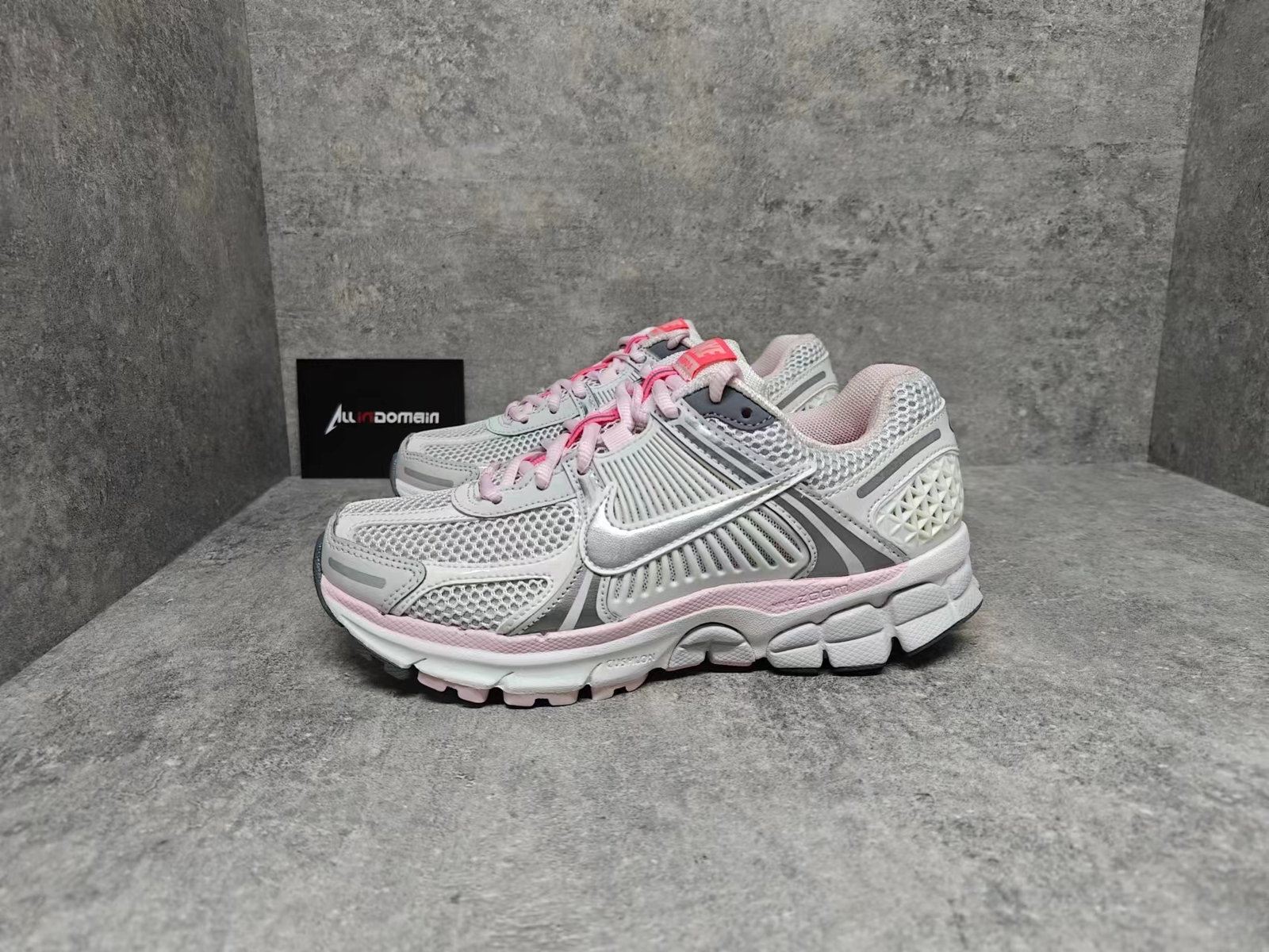 Level SS/New - Nike Air Zoom Vomero 5 Low 520 Pack Pink Foam Women's FN3695-001