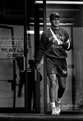 New England Patriots quarterback Drew Bledsoe seen with his left a- Old Photo