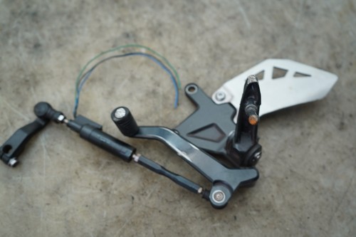 19 KAWASAKI ZX10R ZX 10 LEFT REARSET QUICK SHIFTER E-1258