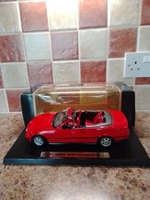 Maisto 1 18 BMW 325i Convertible In Red and Boxed Diecast Model