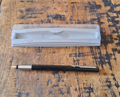 Parker Vector Füllfederhalter schwarz F Federgröße Made in UK in Geschenkbox
