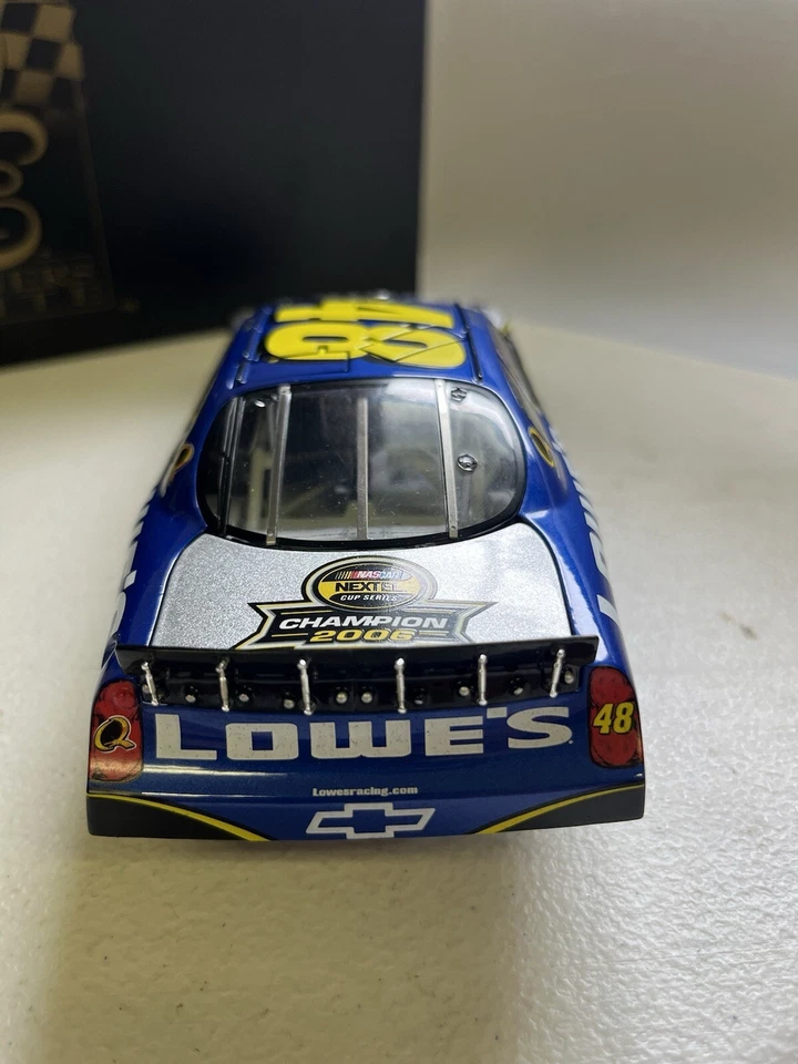Jimmie Johnson #48 Lowe's 2006 Nextel Cup Champion 1.689/2.006 Foto 4 de 4