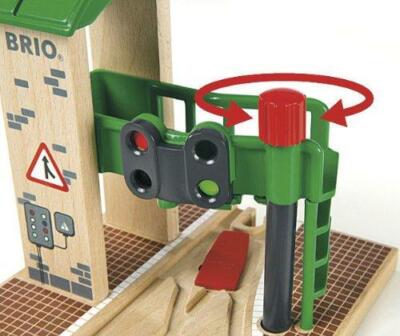 BRIO World - 33674 Signal Station | 2 Piece Toy Train Accessory