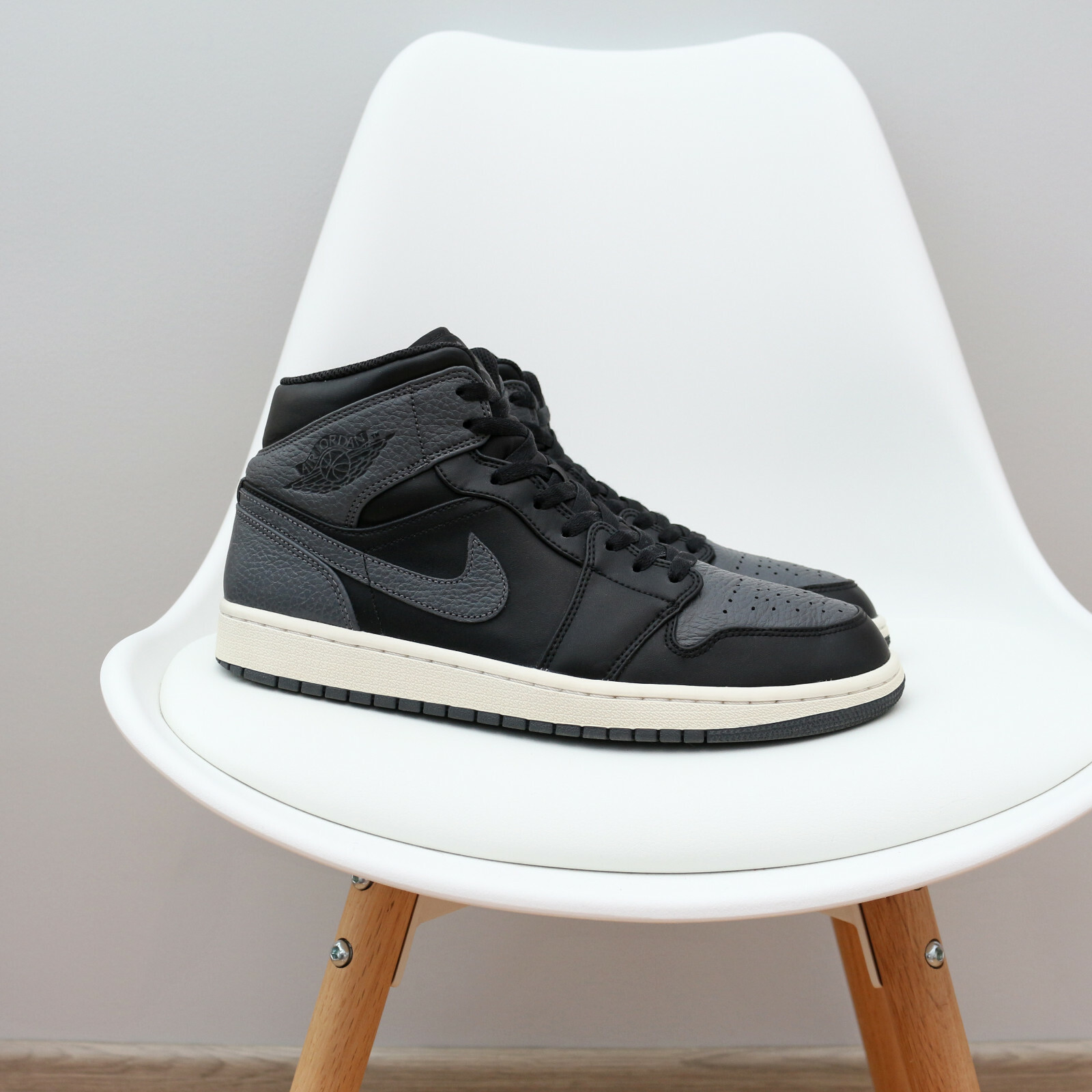 Jordan 1 Mid Dark Grey 2018 for Sale 
