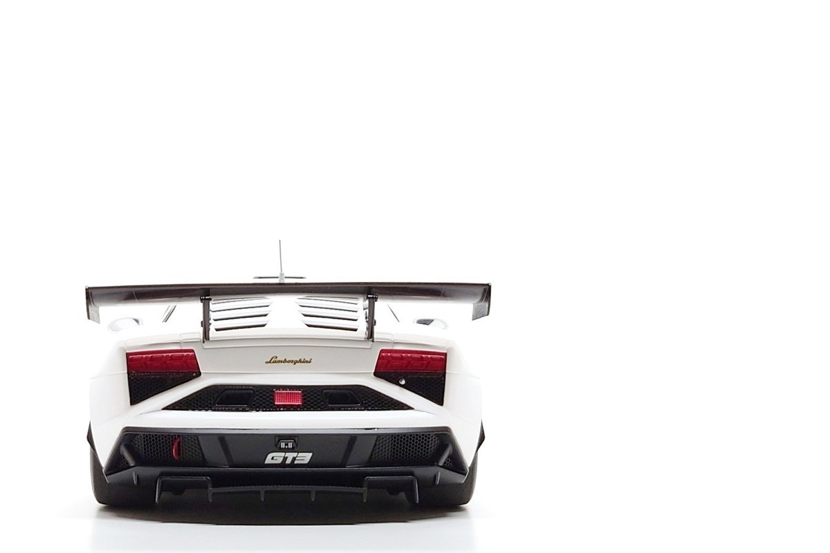 AUTOart 1:18 Lamborghini Gallardo GT3 FL2 in White | eBay